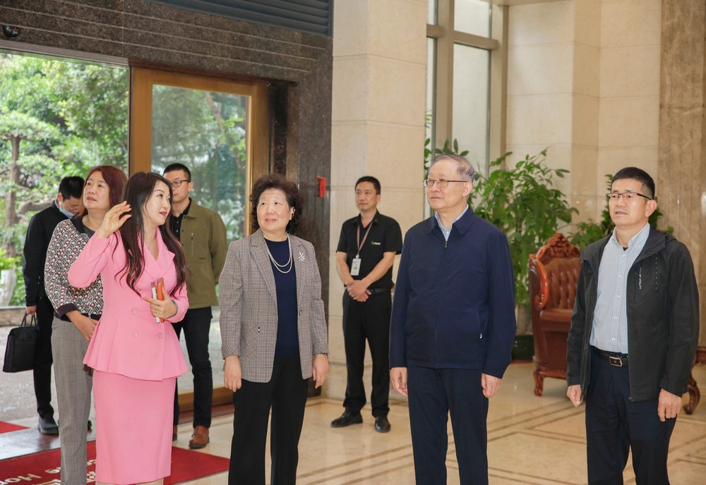 民建中央副主席李世杰、民建广东省委会主委李心、民建肇庆市委会主委潘锐波一行乐虎国际lehu88调研工作