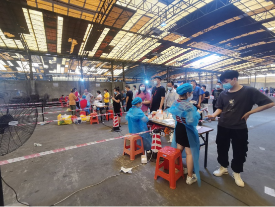 乐虎国际lehu88志愿者为肇庆助力
